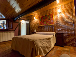 Acogedor salón con TV plana